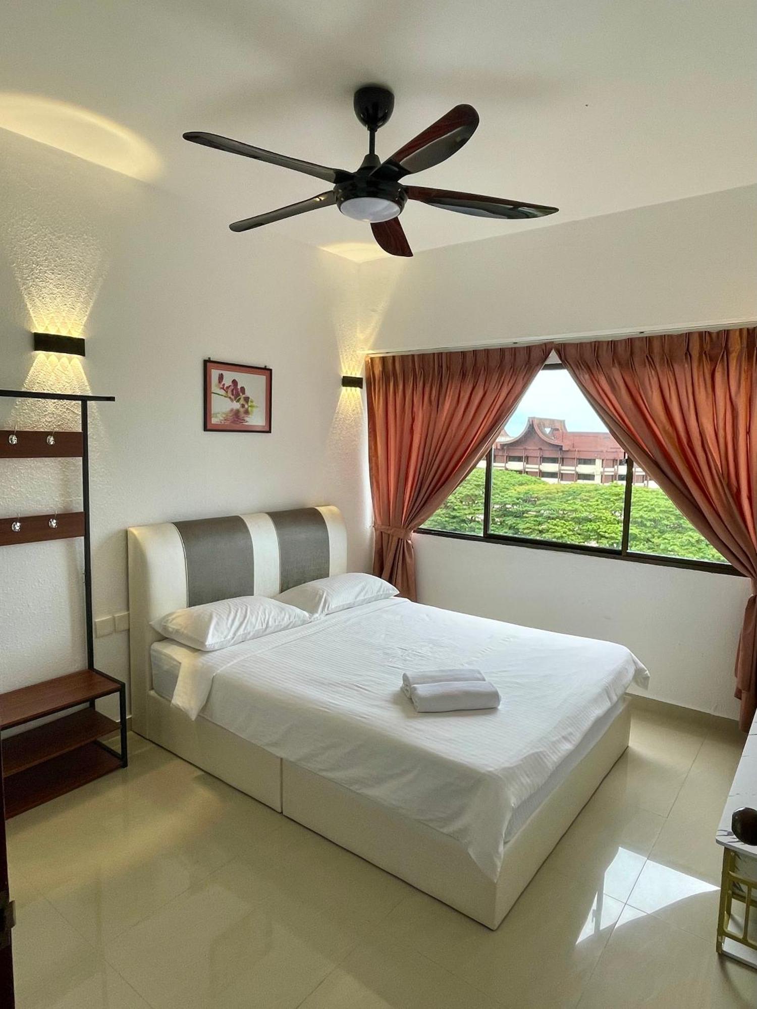 Ferienwohnung The Ferringhi Sea View At Sri Sayang Batu Feringgi Exterior foto